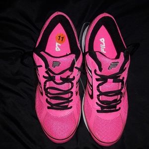 Size 11 Women's tennis shoes